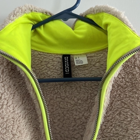 H&M Cream Fleece Jacket w/ Yellow Highlight - Picture 2 of 4